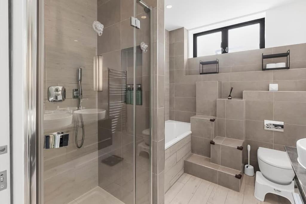 Appartamento Stylishly Designed 4 Bedroom Londra