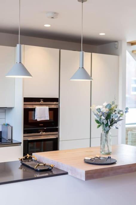 Stylishly Designed 4 Bedroom Appartamento Londra