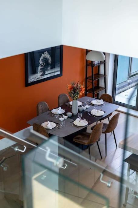 Stylishly Designed 4 Bedroom Londra