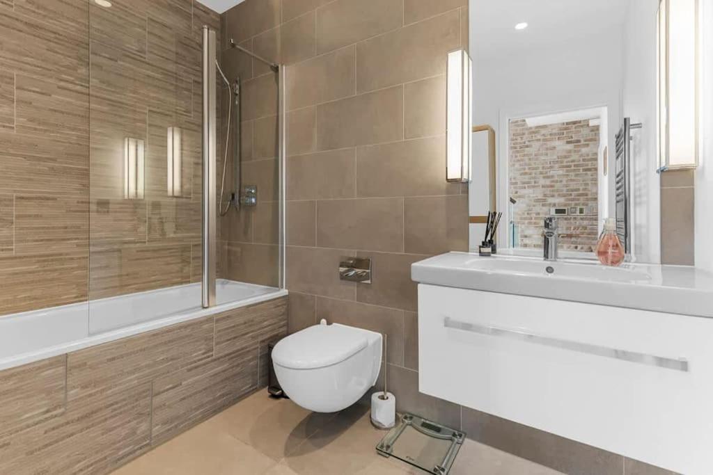Stylishly Designed 4 Bedroom * Londra