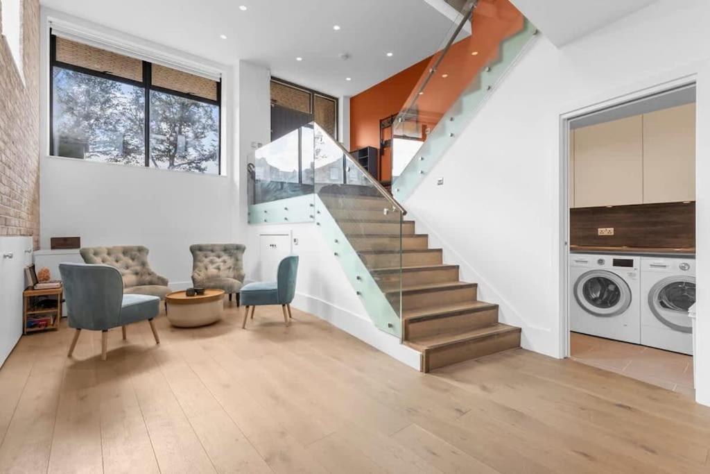 Stylishly Designed 4 Bedroom Appartamento Londra