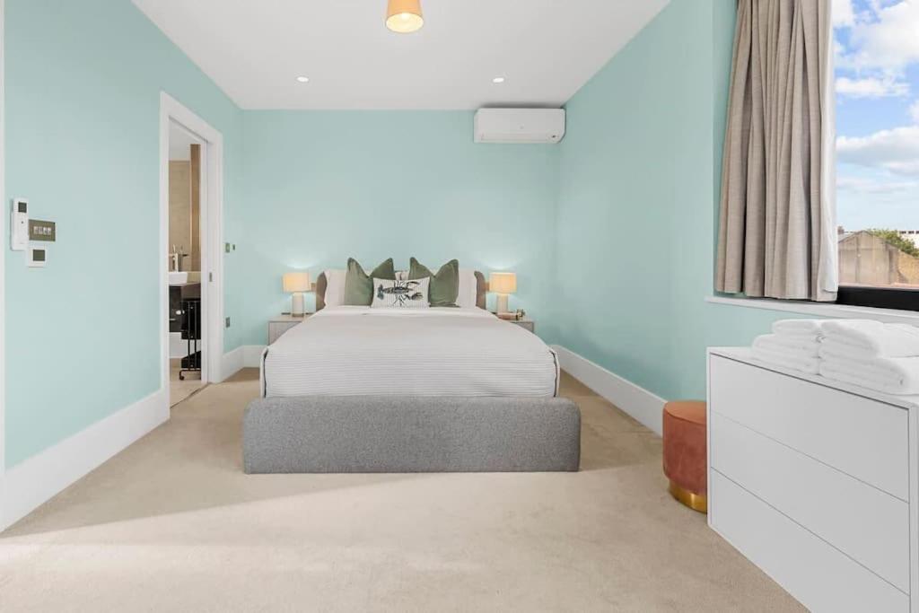 Stylishly Designed 4 Bedroom *