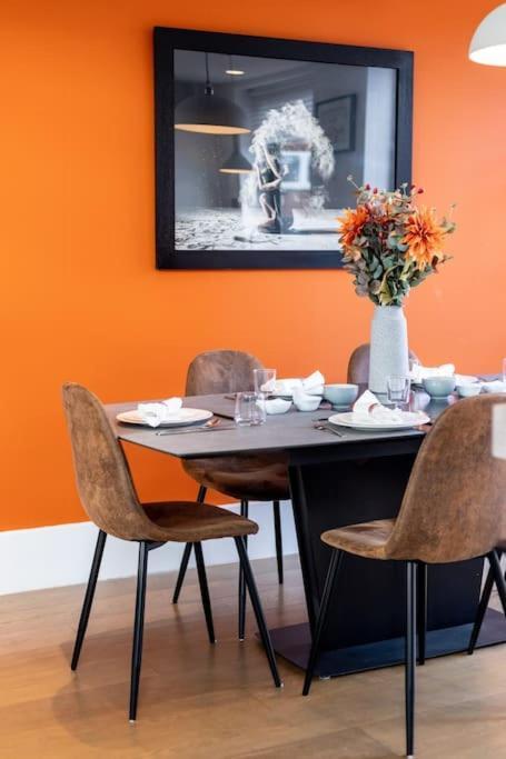 Stylishly Designed 4 Bedroom Londra