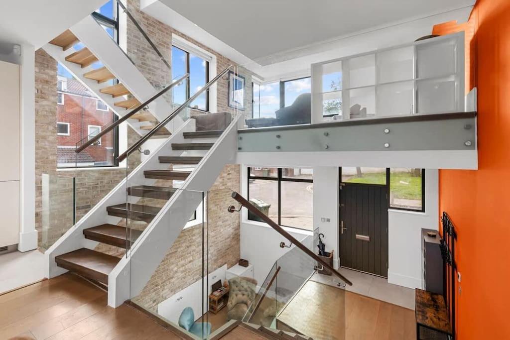 Stylishly Designed 4 Bedroom Appartamento *