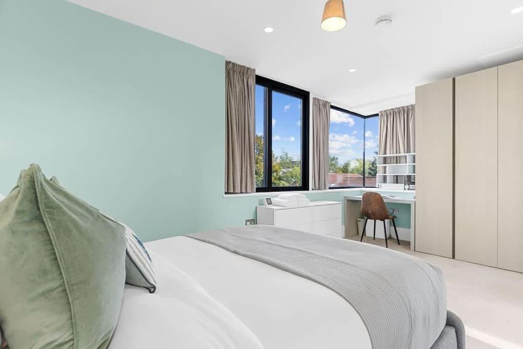 Stylishly Designed 4 Bedroom Londra
