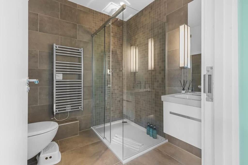 Stylishly Designed 4 Bedroom Appartamento *