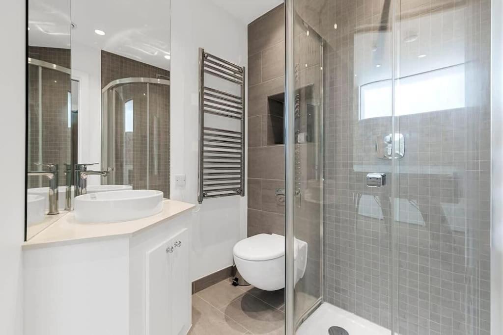 Stylishly Designed 4 Bedroom Appartamento *