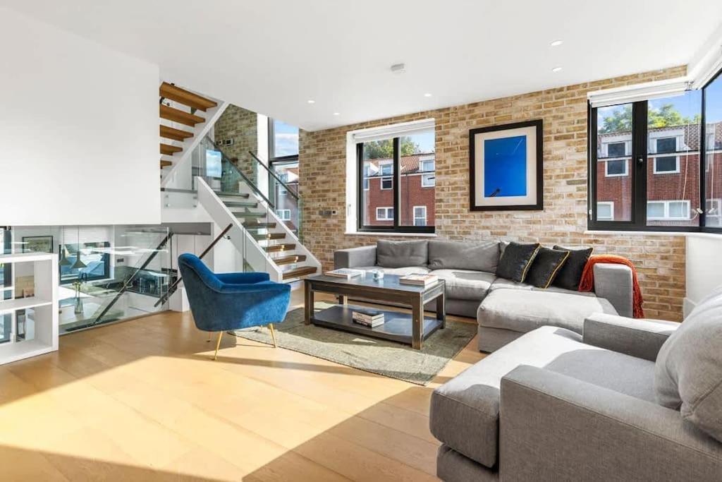 Stylishly Designed 4 Bedroom Londra